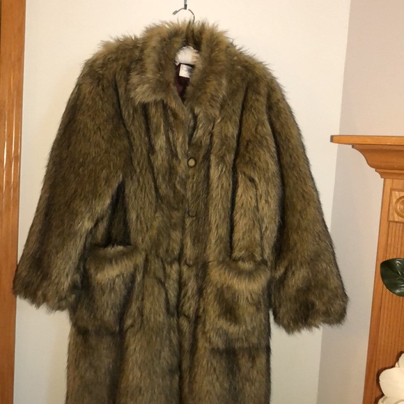 🧥✨ Tasha Polizzi FAUX Fur Long Coat - Picture 13 of 16